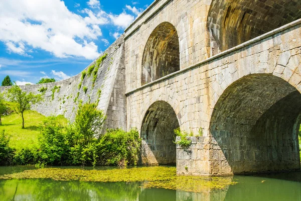 Chorwacja Piękny Wieku Kamienny Most Łukami Tounj Rzece Tounjcica — Zdjęcie stockowe