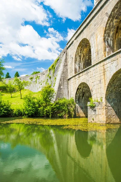 Chorwacja Piękny Wieku Kamienny Most Łukami Tounj Rzece Tounjcica — Zdjęcie stockowe