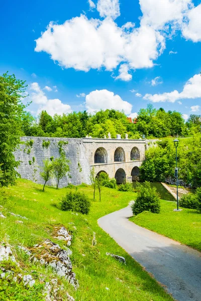 Croácia Bela Ponte Pedra Século Com Arcos Tounj Rio Tounjcica — Fotografia de Stock