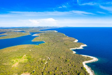 Hırvatistan 'ın Dugi Otok adasında güzel mavi deniz manzarası, İHA' dan hava manzarası