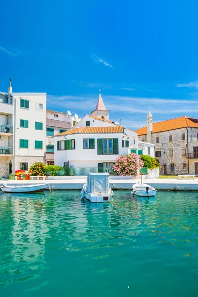 Croacia Costa Adriática Ciudad Costera Pirovac Vista Frente Mar Edificios — Foto de Stock