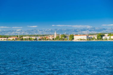 Hırvatistan, Adriyatik kıyısındaki Zadar kentinin deniz manzarası. Adriyatik Denizi 'ndeki ünlü turizm beldesi.