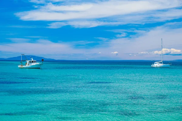 Мыс Адриатическом Мысе Острове Паг Хорватии Лодки Горизонте — стоковое фото