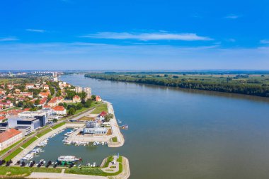 Hırvatistan 'ın Tuna Nehri, Slavonya ve Srijem bölgelerinde Vukovar kentinin hava manzarası