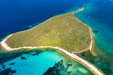 Turkuaz denizdeki güzel egzotik adalar İHA Dugi Otok 'tan Hırvatistan' daki Adriyatik Denizi üzerine