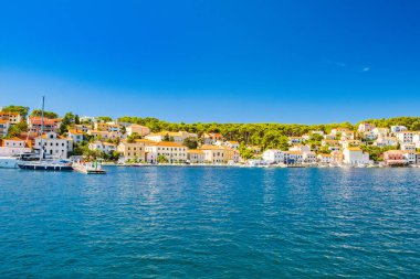 Hırvatistan 'ın Adriyatik kıyısındaki Losinj adasındaki Mali Losinj kasabası