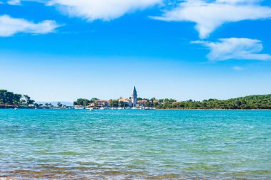 Cres ve Losinj adaları arasındaki eski Osor kasabası, Adriyatik denizi, Hırvatistan