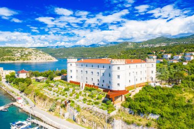 Hırvatistan 'ın Adriyatik kıyısındaki Kvarner körfezindeki Kraljevica kasabasındaki eski kale