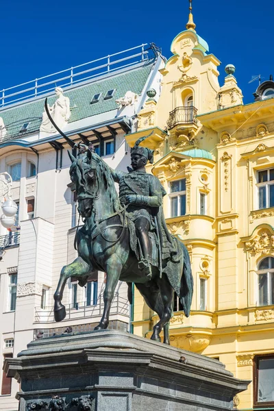 Zagreb, Hırvatistan 'ın başkenti. 19. yüzyıldan kalma Ban Josip Jelacic Binicilik Heykeli.