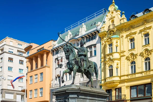 Zagreb, Hırvatistan 'ın başkenti. 19. yüzyıldan kalma Ban Josip Jelacic Binicilik Heykeli.