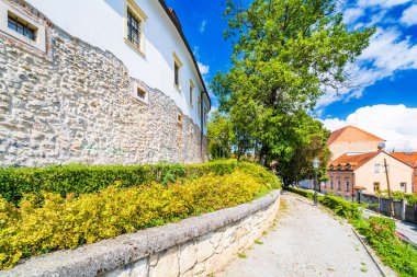 Hırvatistan 'ın başkenti Zagreb' in Yukarı kasabasında park yolu 