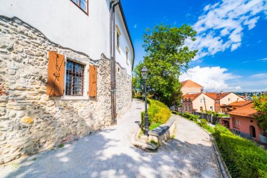 Hırvatistan 'ın başkenti Zagreb' in Yukarı kasabasında park yolu 