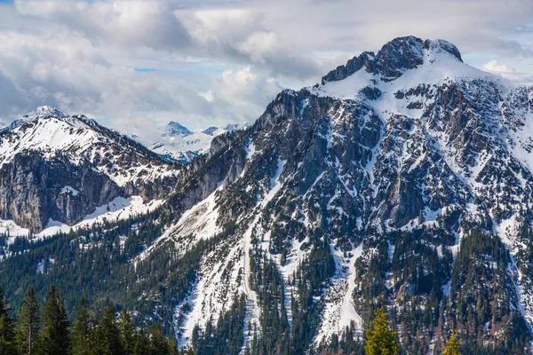 Alpint Landskap Med Toppar Täckta Snö Och Moln Bayern Tyskland — Stockfoto