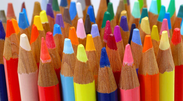 Деревянные цветные карандаши многоцветные Назад в школу
