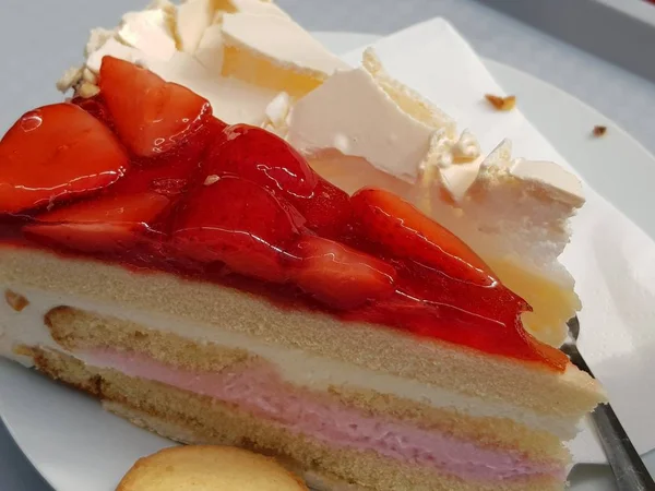 Fette Torta Fragole Gelatina Meringa Torta Biscotto — Foto Stock