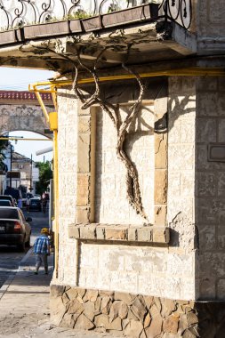 Duvardaki binaların mimari dekorasyon unsurları, eski süs ve desen sıva, vintage, çatlaklar