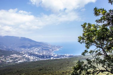 Ai-Petri dağından Karadeniz manzarası. Açık güneşli yaz günü, Kırım., .