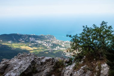 Ai-Petri dağından Karadeniz manzarası. Açık güneşli yaz günü, Kırım, Yalta, .