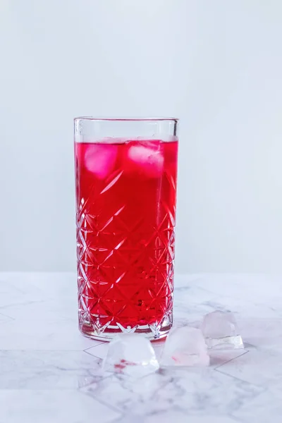 Barberry limonade, ijskoud drankje. Versterkte drank — Stockfoto