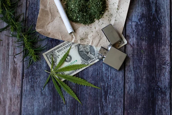 Marijuana herb Cook rolling hemp. Drug use. Drugs narcotic concept. — Stock Photo, Image