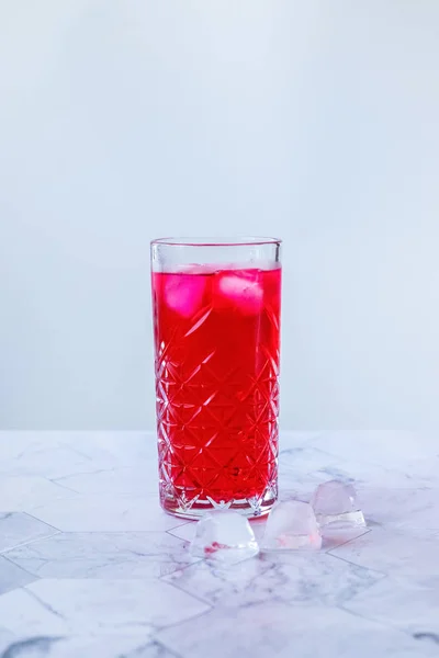 Barberry limonade, ijskoud drankje. Versterkte drank — Stockfoto