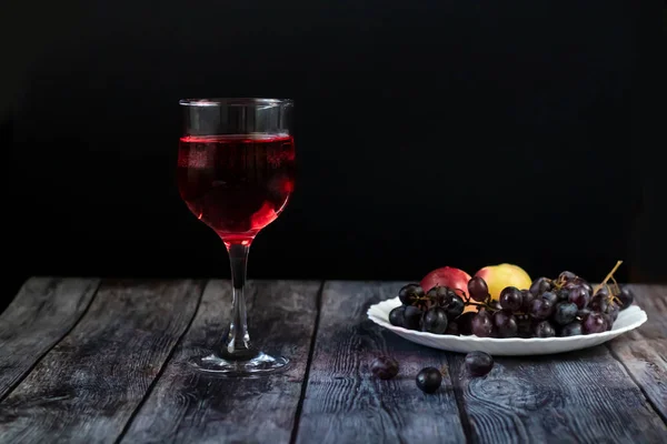 Roséwein. Wein im Glas. traditioneller georgischer Wein nach alter Technologie. Kopierraum Nahaufnahme und horizontale Orientierung. — Stockfoto