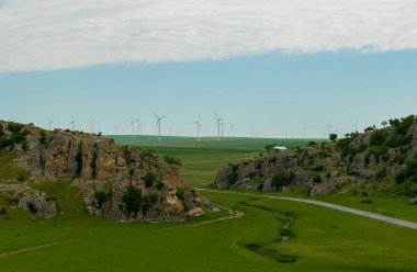 Peyzaj kireçtaşı kaya oluşumları Dobrogea Gorges, Romanya.
