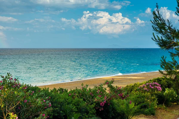 Bela paisagem marinha sobre o mar Jónico logo após a chuva — Fotografia de Stock