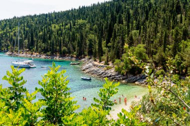 Kefalonia, Yunanistan'da küçük ve rahat plaj