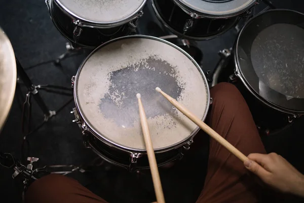 Close-up view of professional drum set and hands — Stock Photo, Image