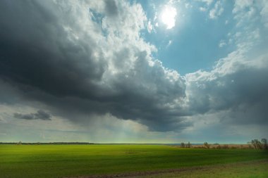 Alan ve bulutlar manzaralı manzara