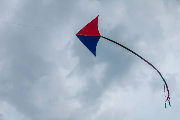 天空中彩色的风筝 — 图库照片