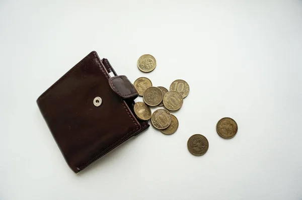 Geldbörse Mit Münzen Auf Dem Tisch Liegend — Stockfoto