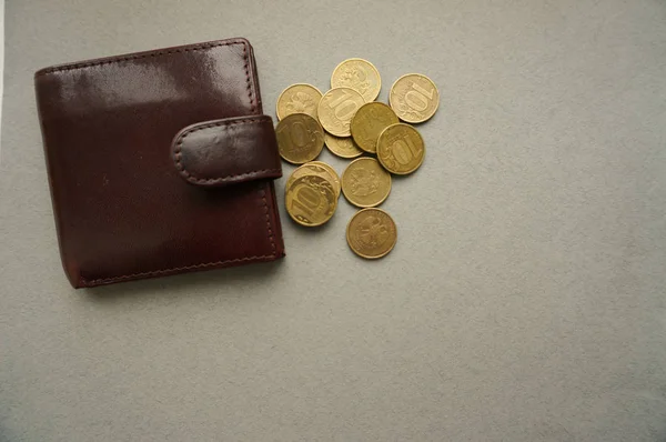 Geldbörse Mit Münzen Auf Dem Tisch Liegend — Stockfoto