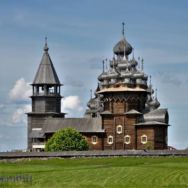 Karelia Kizhi antik Rus ahşap Ortodoks Kilisesi