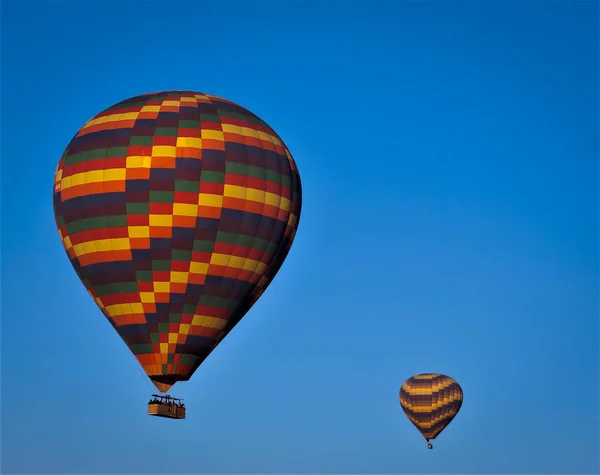 Ballons Colorés Dans Ciel Bleu Clair — Photo