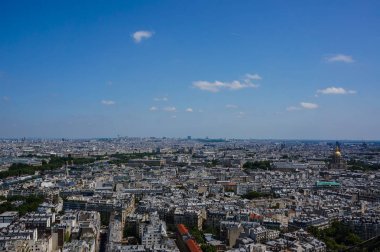Eyfel kulesinin yüksekliğinden Paris görünümü