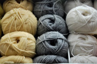 çok renkli iplik topları