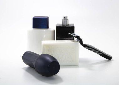 Kozmetik kiti. Erkek bakımı. Kişisel bakım. Beyaz arka plan.