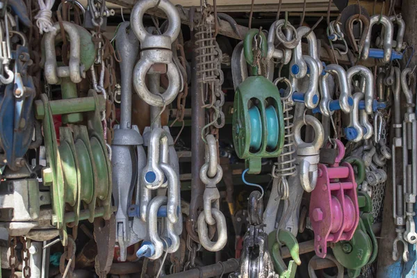 Shop where rope, hook, tow rope, reel, chain is sold.