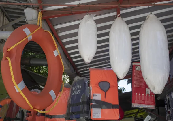 Mağaza satış deniz malzemeleri.