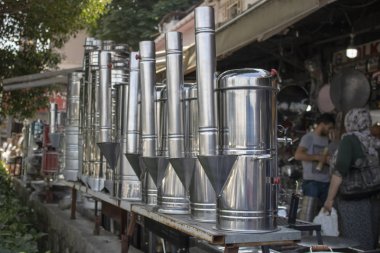 Bankta satılık Samovars.