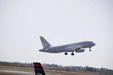İstanbul, Türkiye - 18 Eylül 2019: Sukhoi Superjet 100 Rus yapımı uçak Atatürk havalimanından kalkıyor