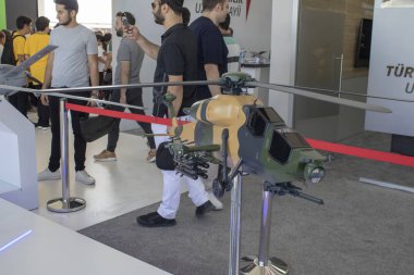 İstanbul, Türkiye - 18 Eylül-2019:Saldırı modeli (T129) helikopteri kapat. Promosyon standı demir ayaklar üzerinde duruyor.