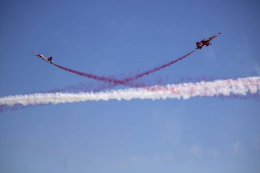 İstanbul, Türkiye - 22.Eylül 2019: Türk yıldız F5 akrobasi gösterisi takımını gösterdi.