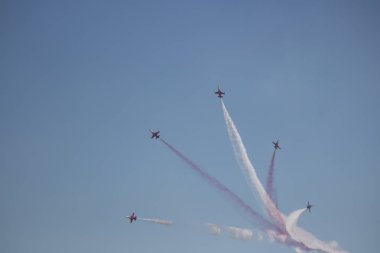 İstanbul, Türkiye - 22.Eylül 2019: Türk yıldız F5 akrobasi gösterisi takımını gösterdi.