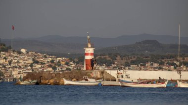 Limana demirlemiş küçük balıkçı tekneleri. Bu sırasında çekildi