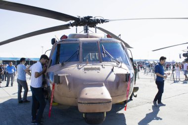 İstanbul, Türkiye - 22 Eylül 2019: Sikorsky helikopteri pistte duruyor.