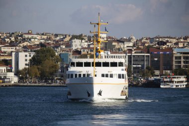 İstanbul 'da feribot seferleri İstanbul Boğazı' ndan yapılıyor. Geleneksel 