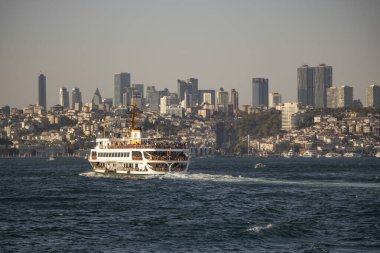 İstanbul 'da feribot seferleri İstanbul Boğazı' ndan yapılıyor. Geleneksel 